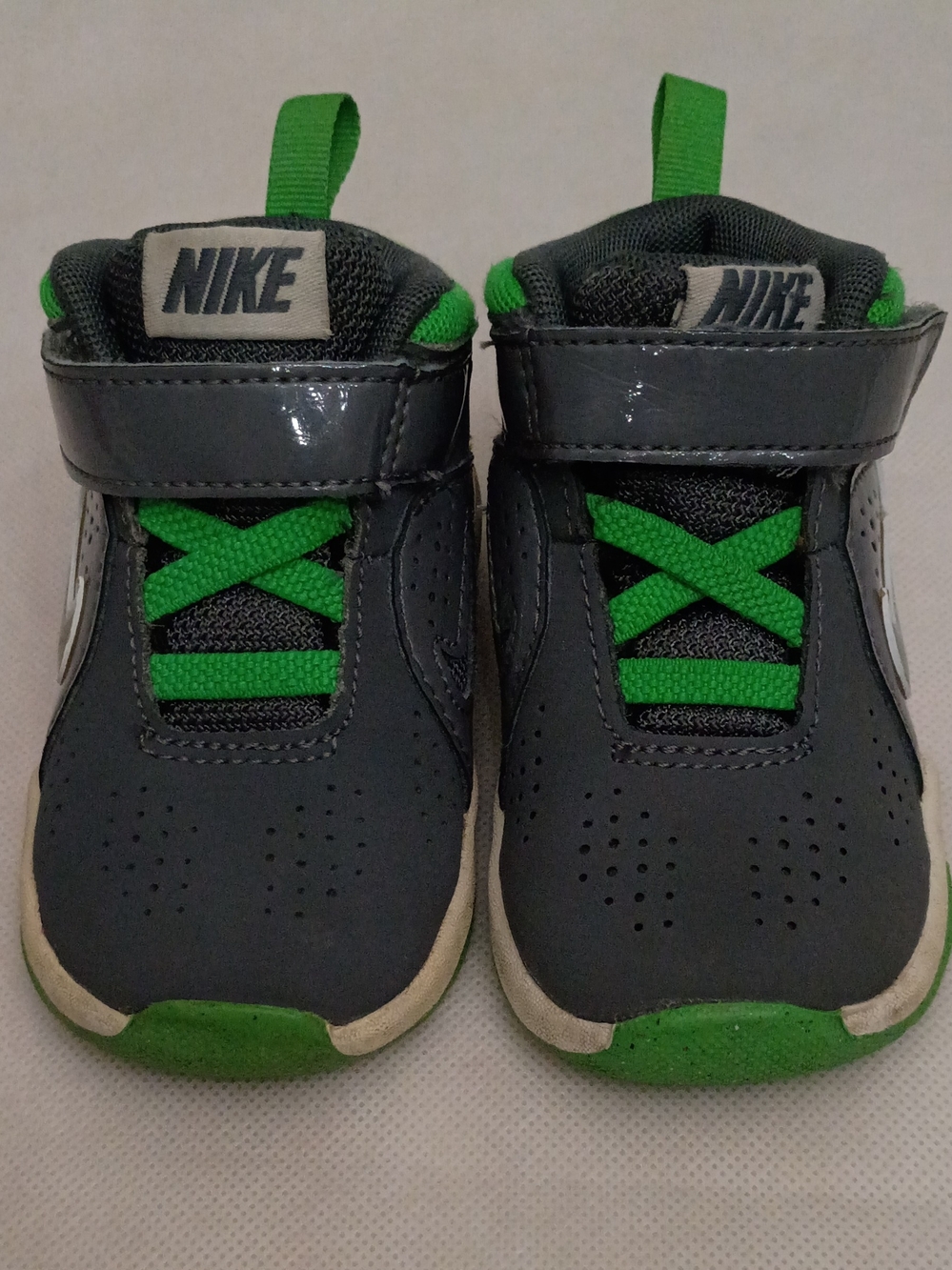Nike Toddler Sneakers in Gray and Green